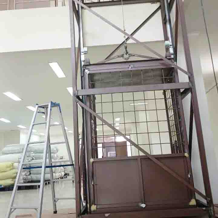 Lift Gudang Barang